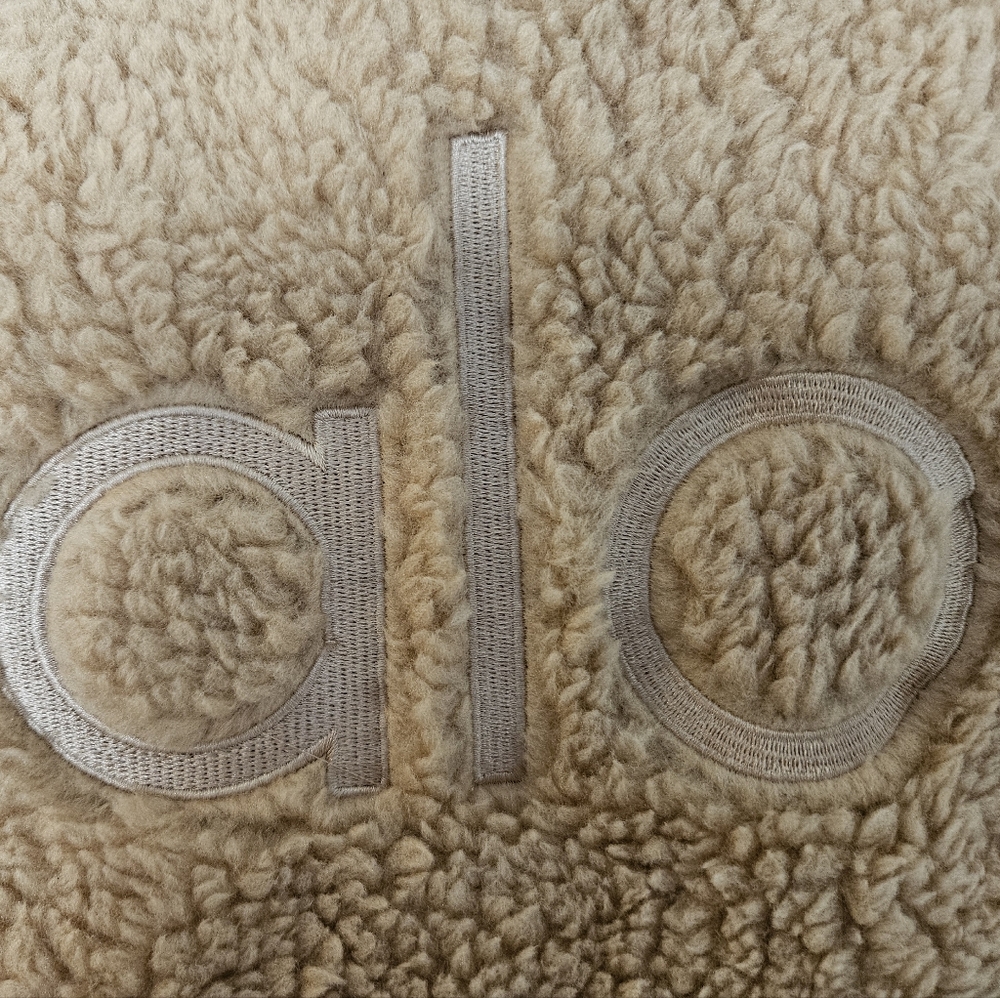 Alo Sherpa Tote Bag in Camel - Picture 2 of 6